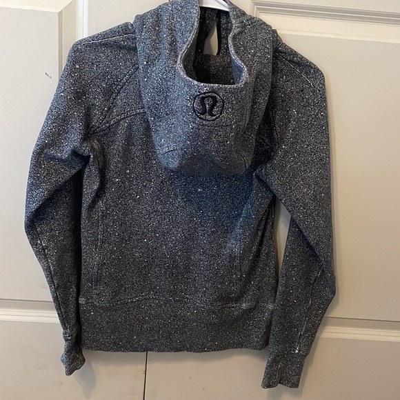 Like new lululemon full zip scuba hoodie. Size 4 - Picture 2 of 5